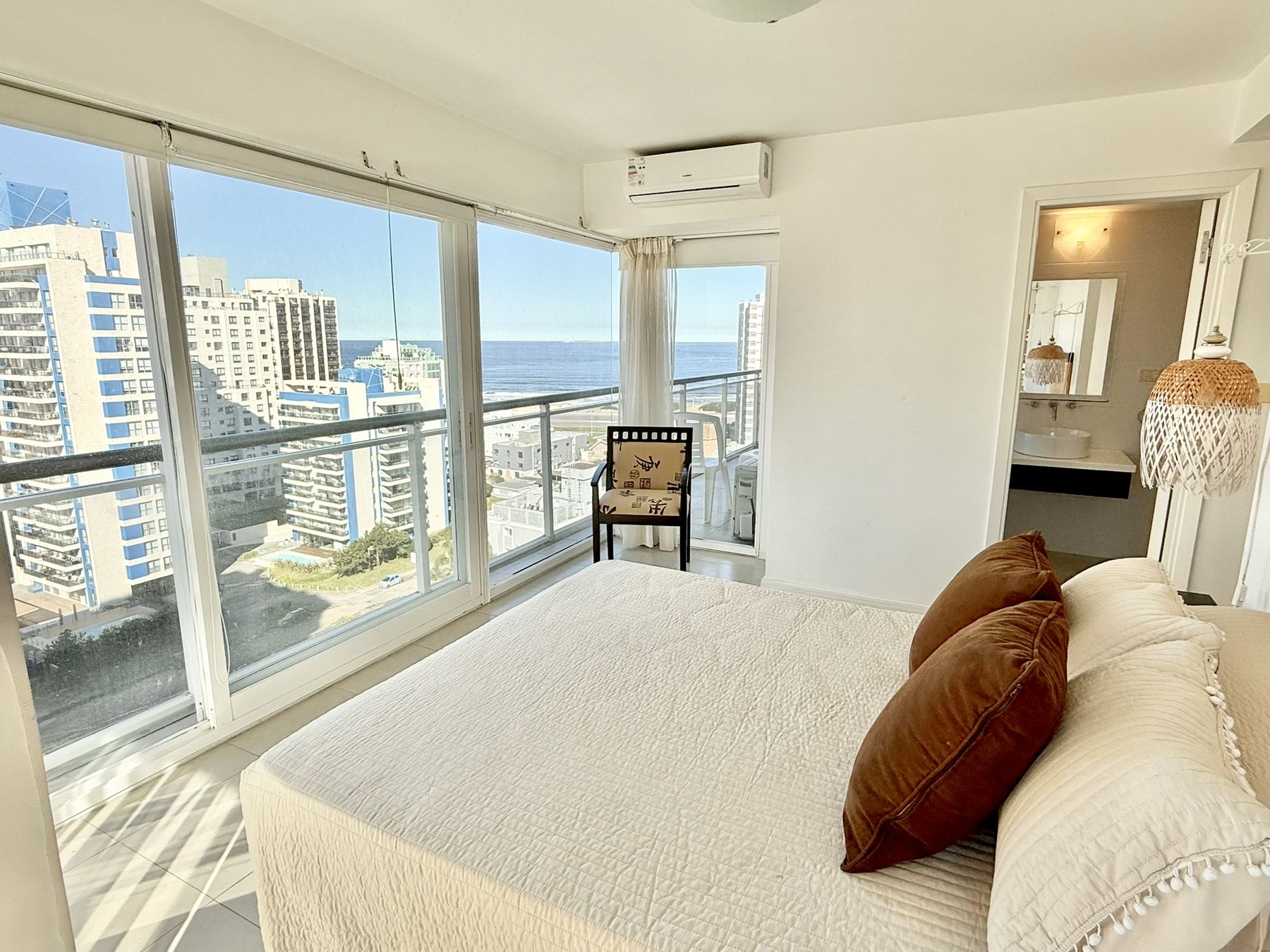 gal 10 dormitorio master